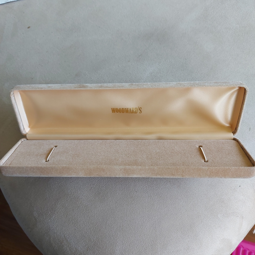 Woodward's Beige Jewelry Box